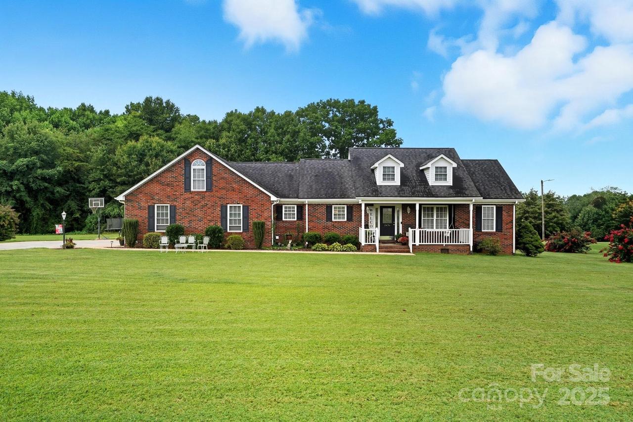 2476 Carriage Ln., Lincolnton, NC 28092