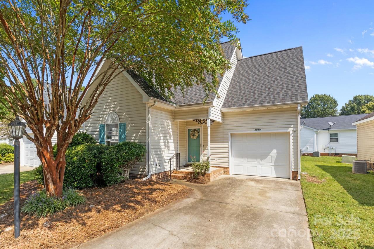 5940 Crape Myrtle Ln., Charlotte, NC 28216