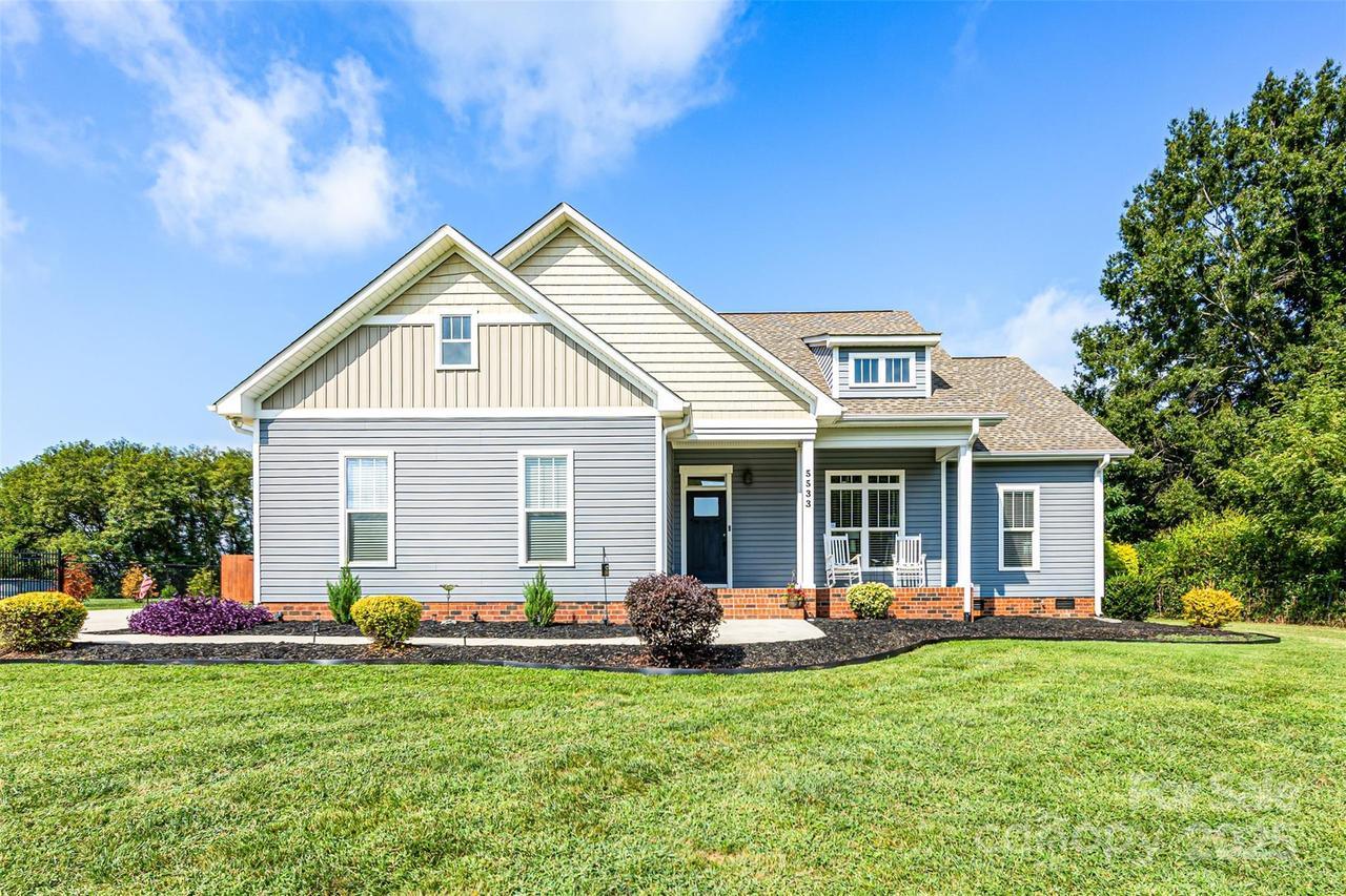 5533 Harvest Hills Rd., Bessemer City, NC 28016