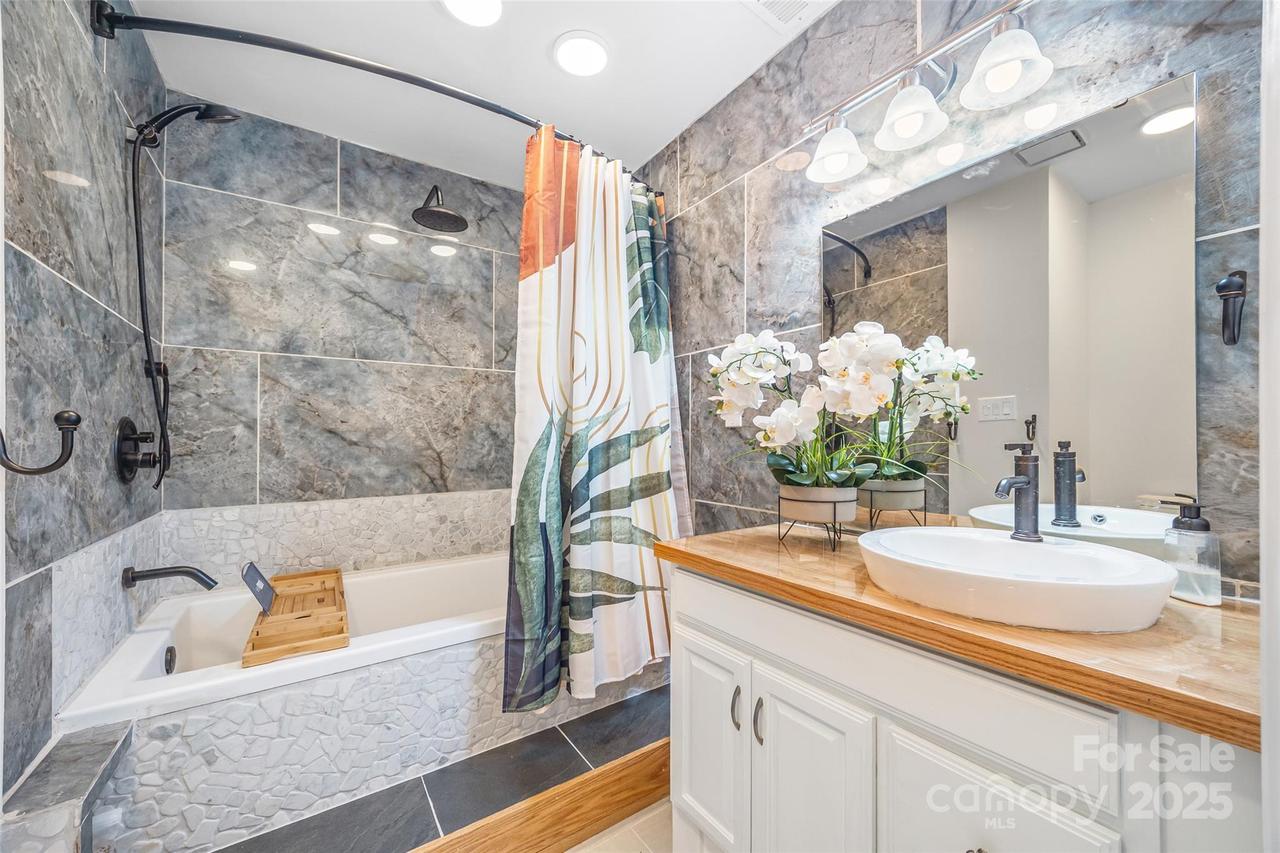 2710 Von Thuringer Ct., Charlotte, NC 28210