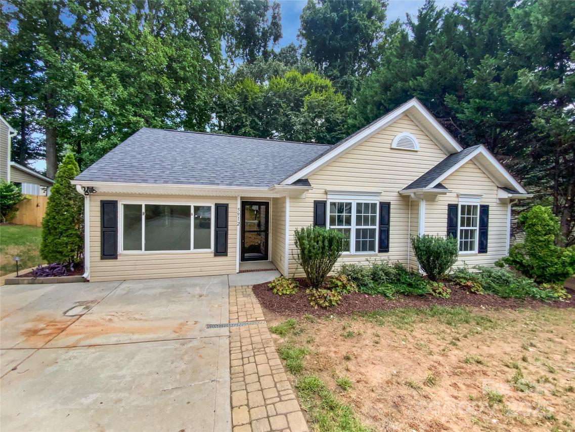 5912 Lawnmeadow Dr., Charlotte, NC 28216