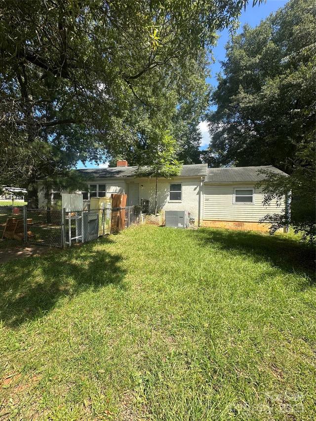2601 Eastway Dr., Charlotte, NC 28205