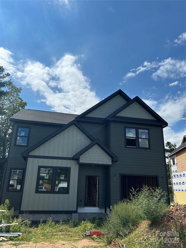 924 Newport Ct., Asheville, NC 28806
