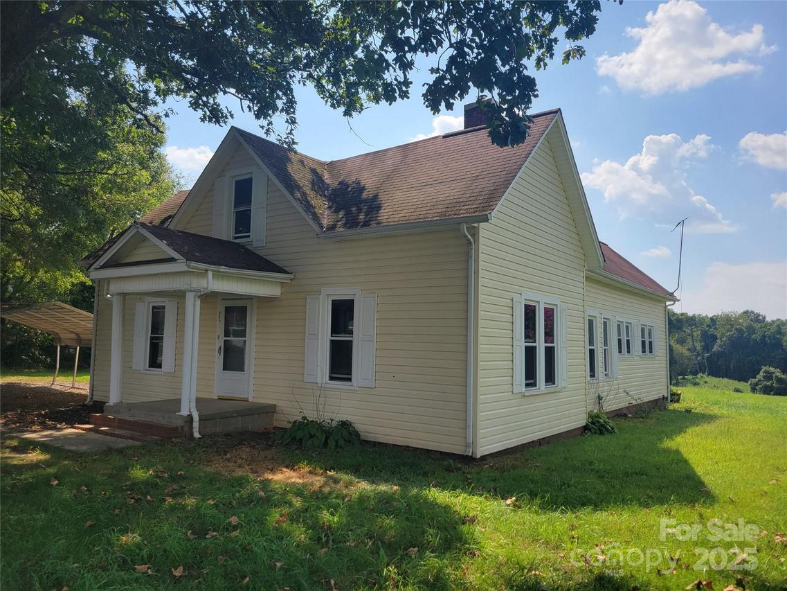 275 Hiddenite Church Rd., Hiddenite, NC 28636