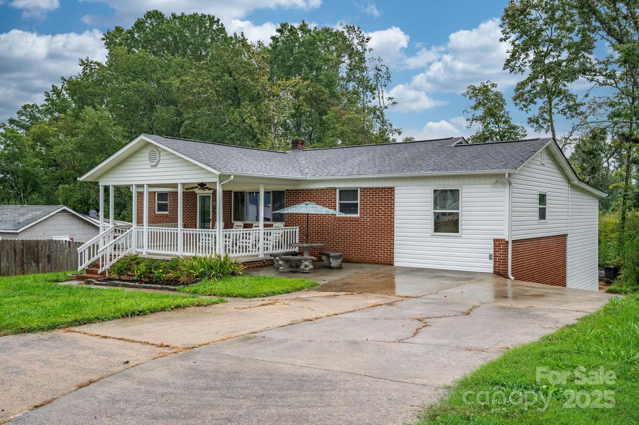 108 Logan St., Morganton, NC 28655