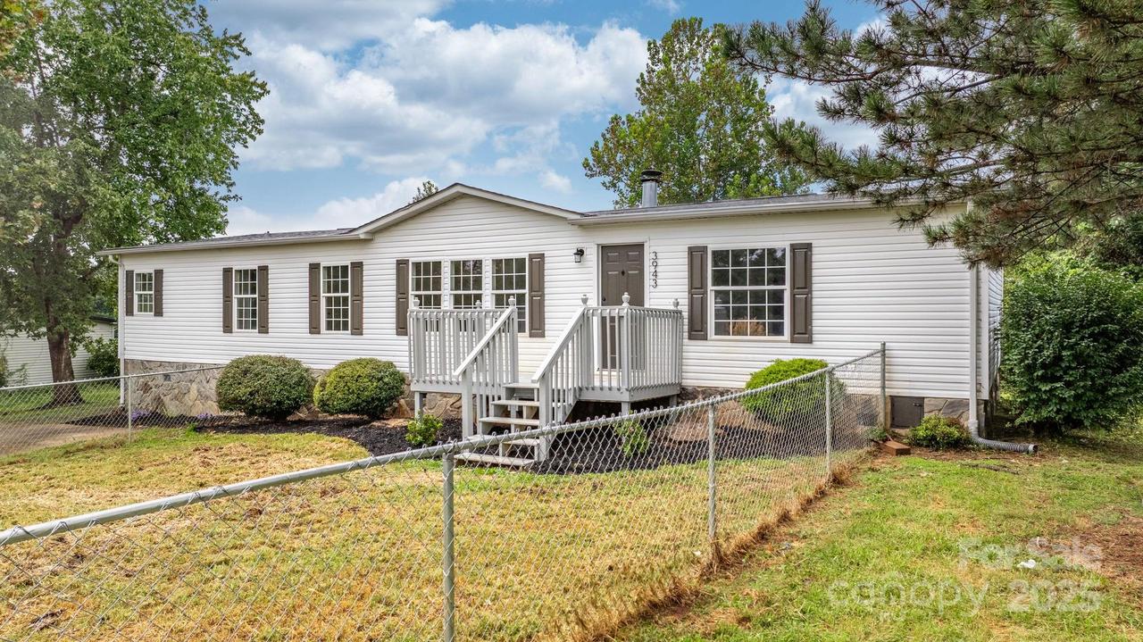 3943 Doe Ct., Lenoir, NC 28645