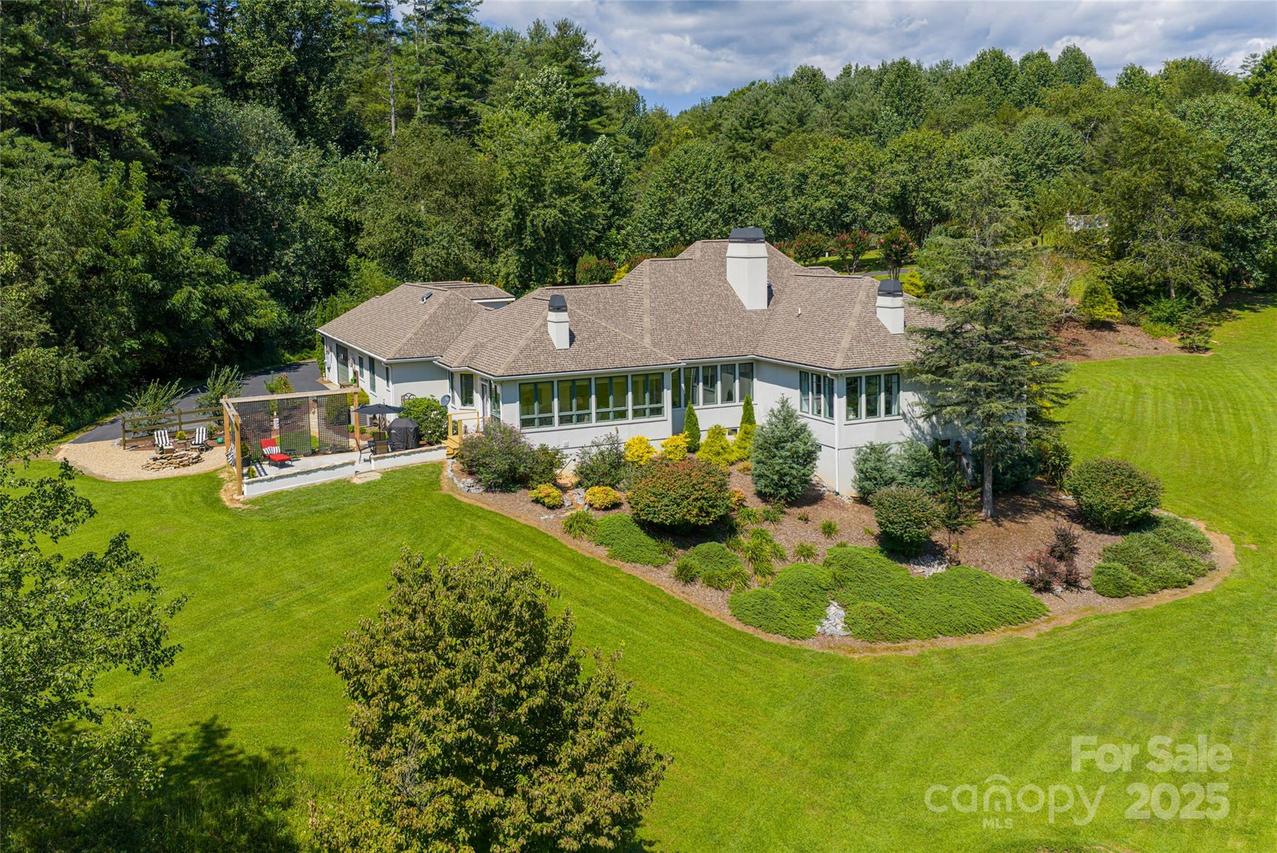 31 Piccadilly Pl., Brevard, NC 28712