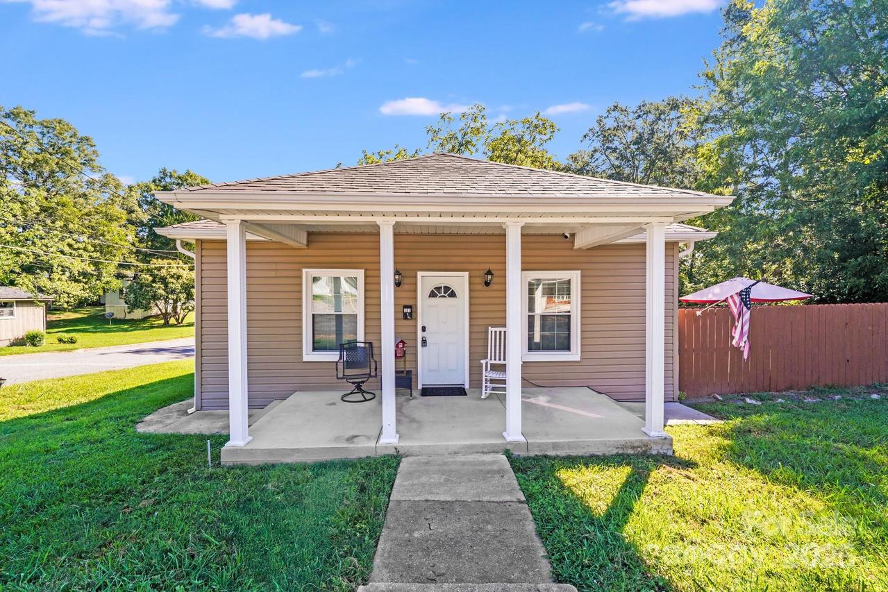 301 S Mountain St., Cherryville, NC 28021