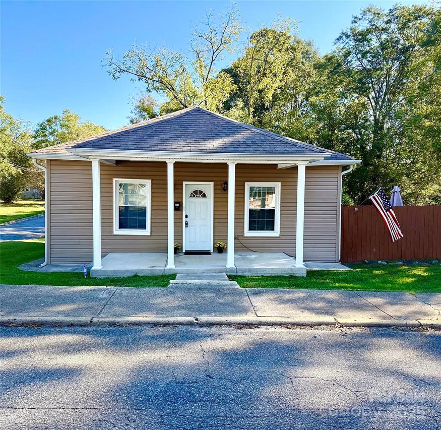 301 S Mountain St., Cherryville, NC 28021