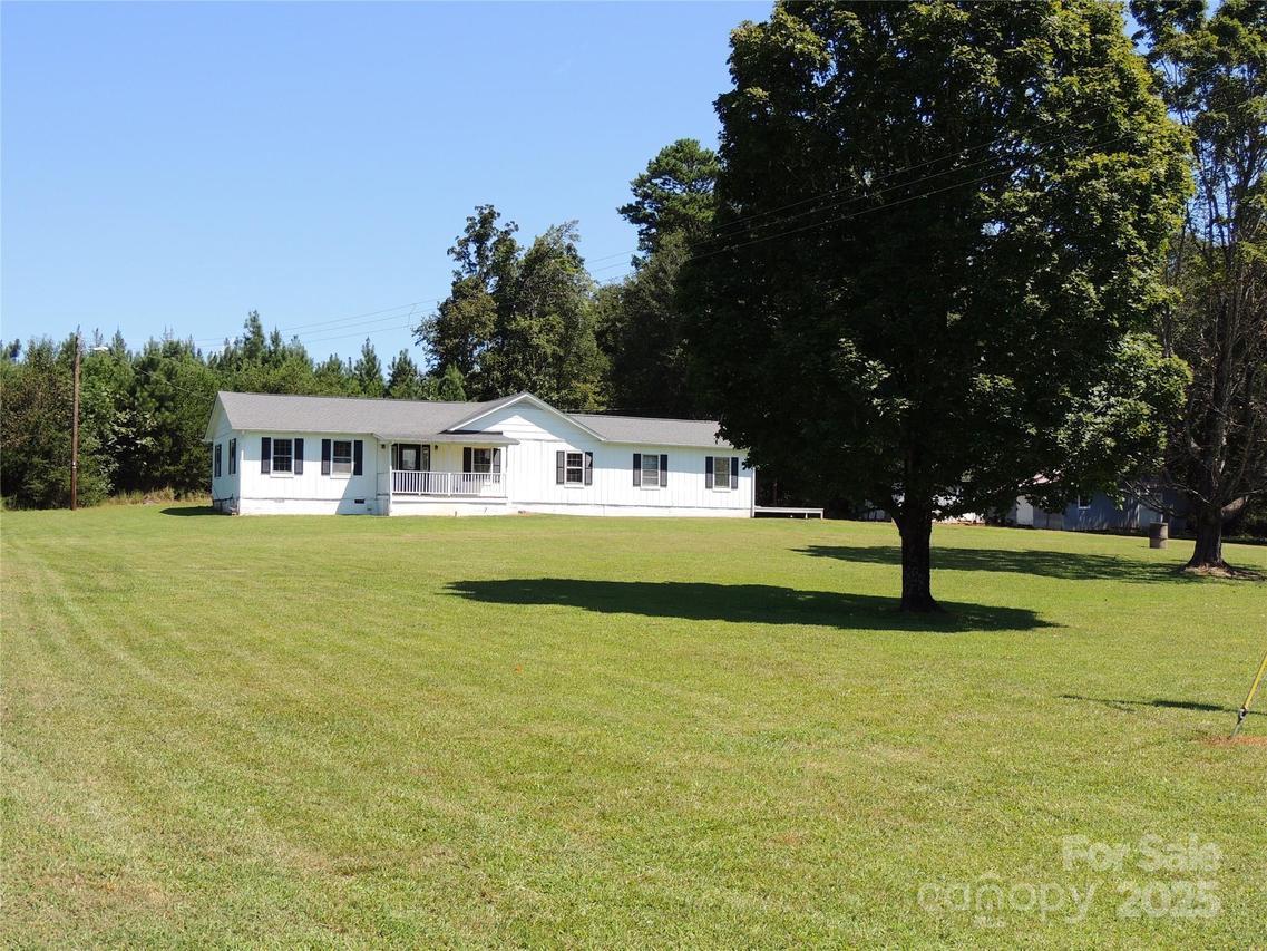 154 Bradley Loop Rd., Ellenboro, NC 28040