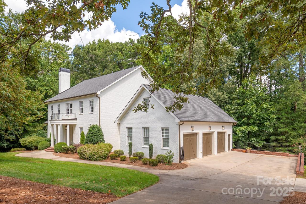 946 Laurel Creek Ln., Charlotte, NC 28211
