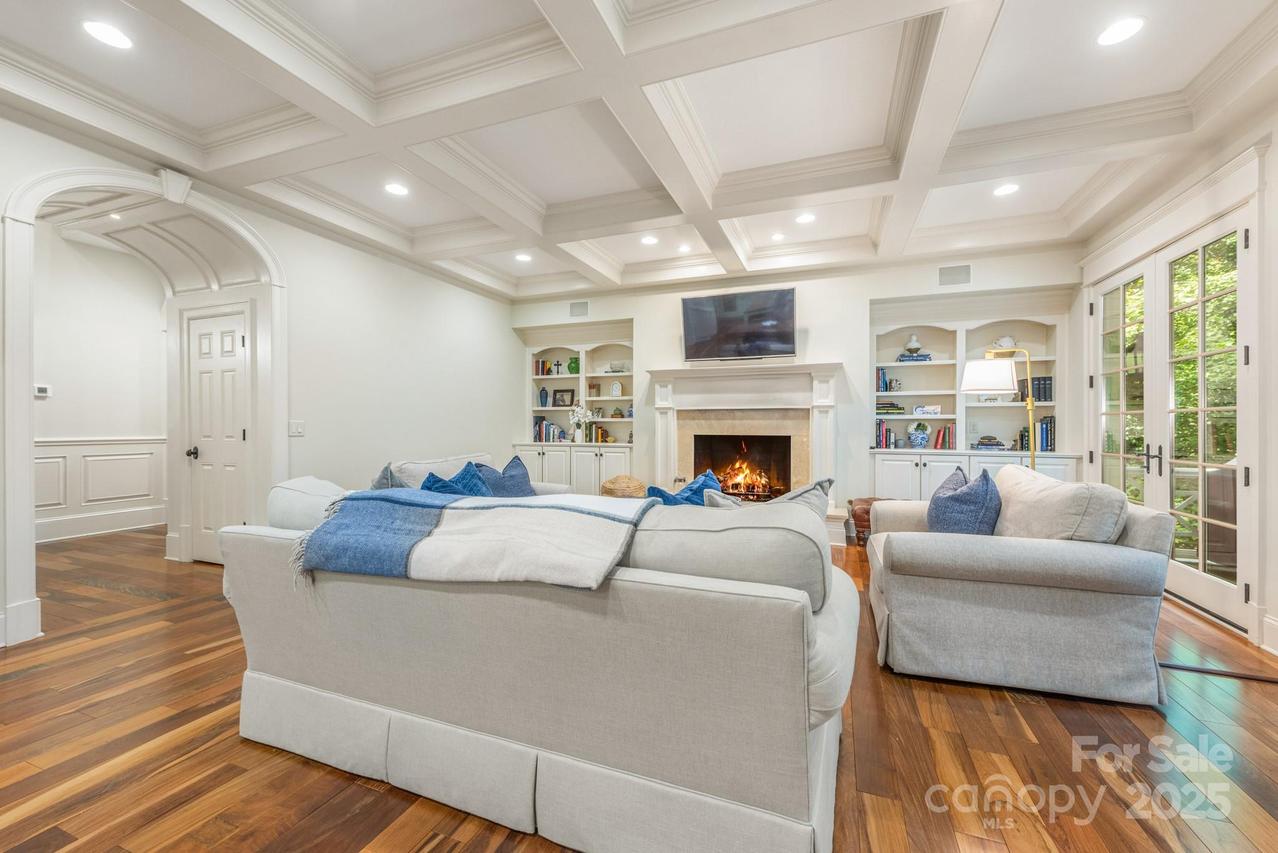 946 Laurel Creek Ln., Charlotte, NC 28211
