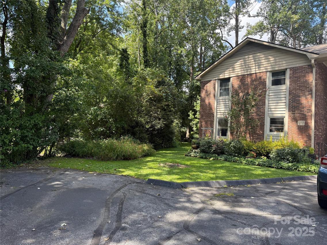 1329 4th Ave. #A, Hendersonville, NC 28739