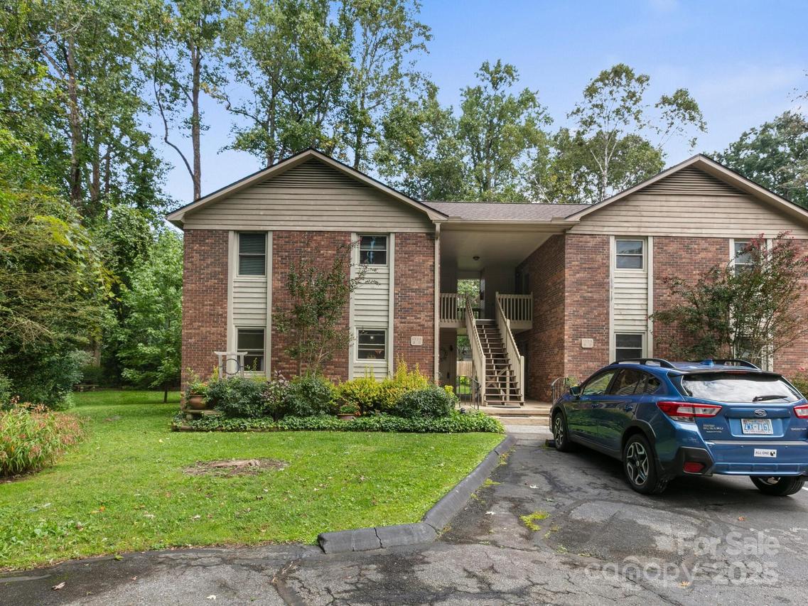 1329 4th Ave. #A, Hendersonville, NC 28739
