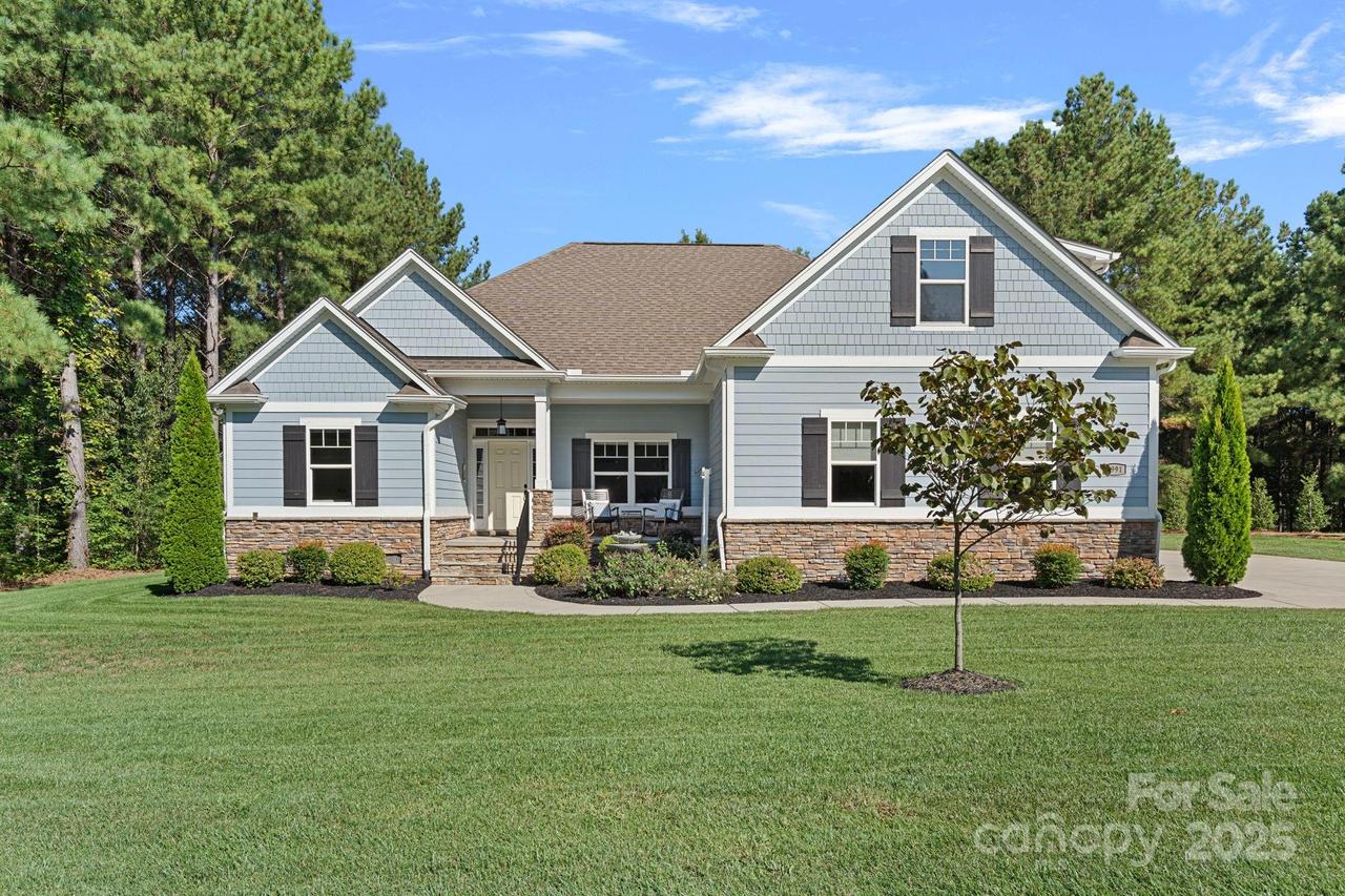 5991 Tipperary Dr., Denver, NC 28037