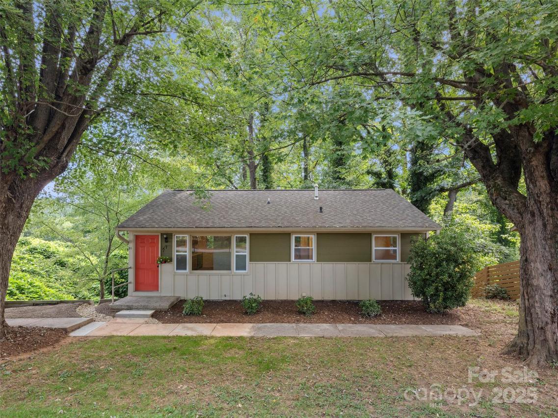 21 Crestland Rd., Asheville, NC 28803