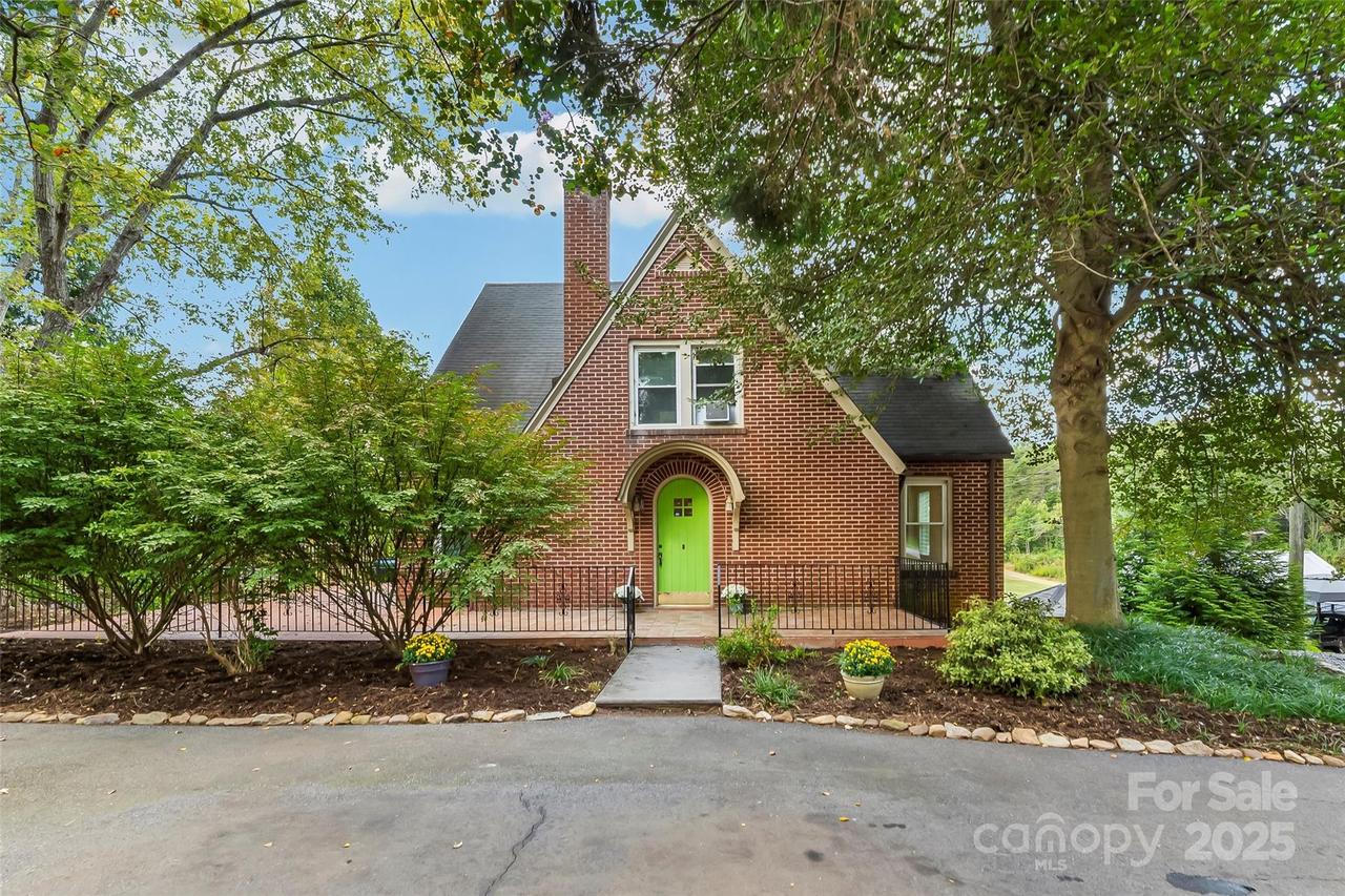 1205 E Union St., Morganton, NC 28655