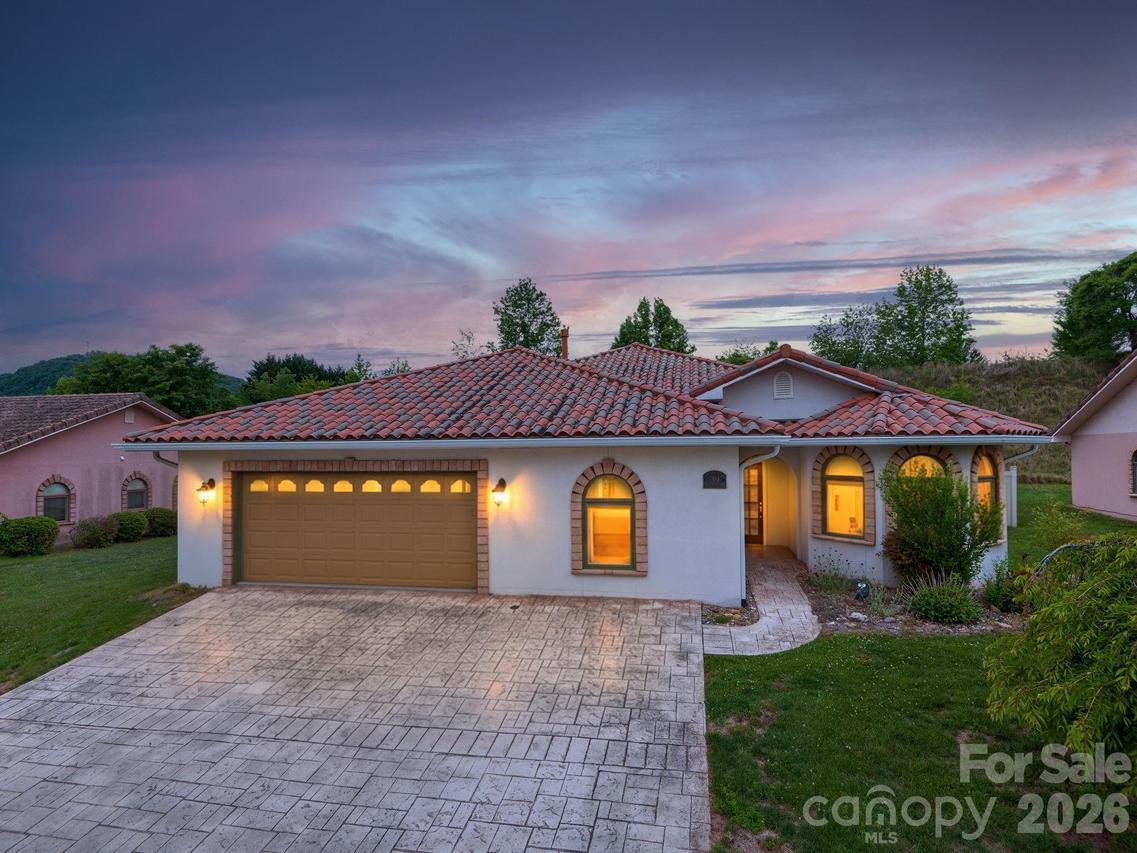 39 Pacifico Dr., Asheville, NC 28806