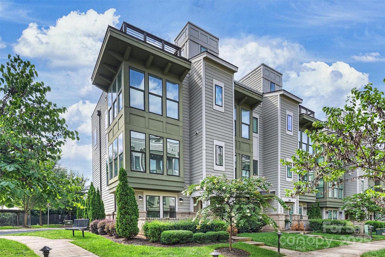 220 Uptown West Dr., Charlotte, NC 28208