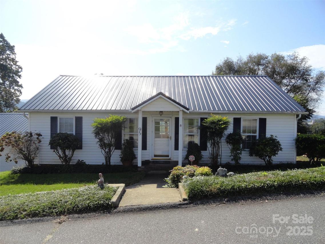 95 Summit St., Marion, NC 28752