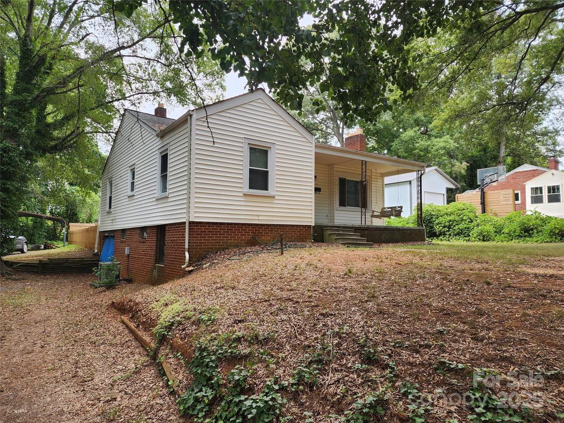 731 E Center Ave., Mooresville, NC 28115