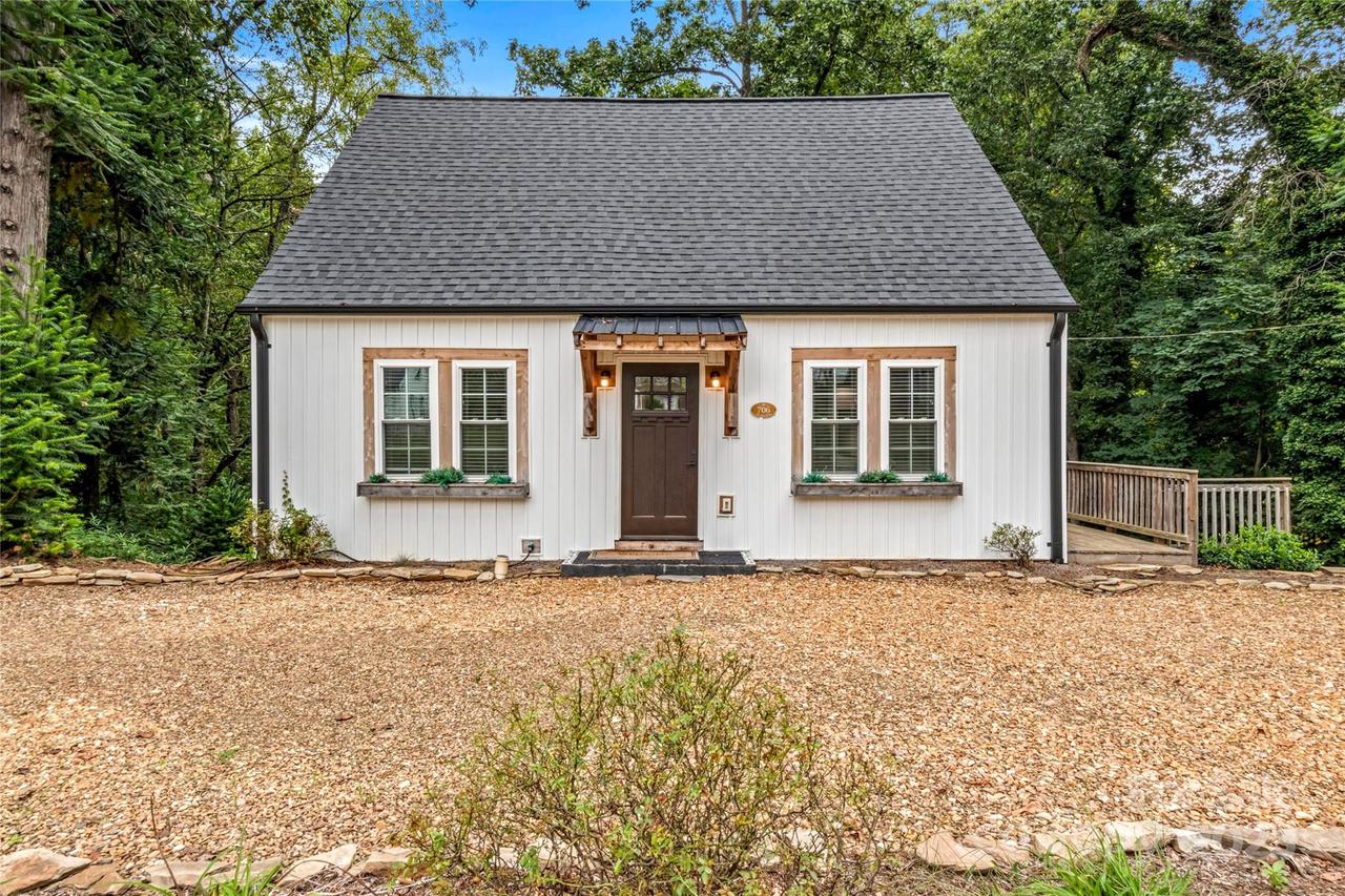 706 Elk Spur St., Elkin, NC 28621