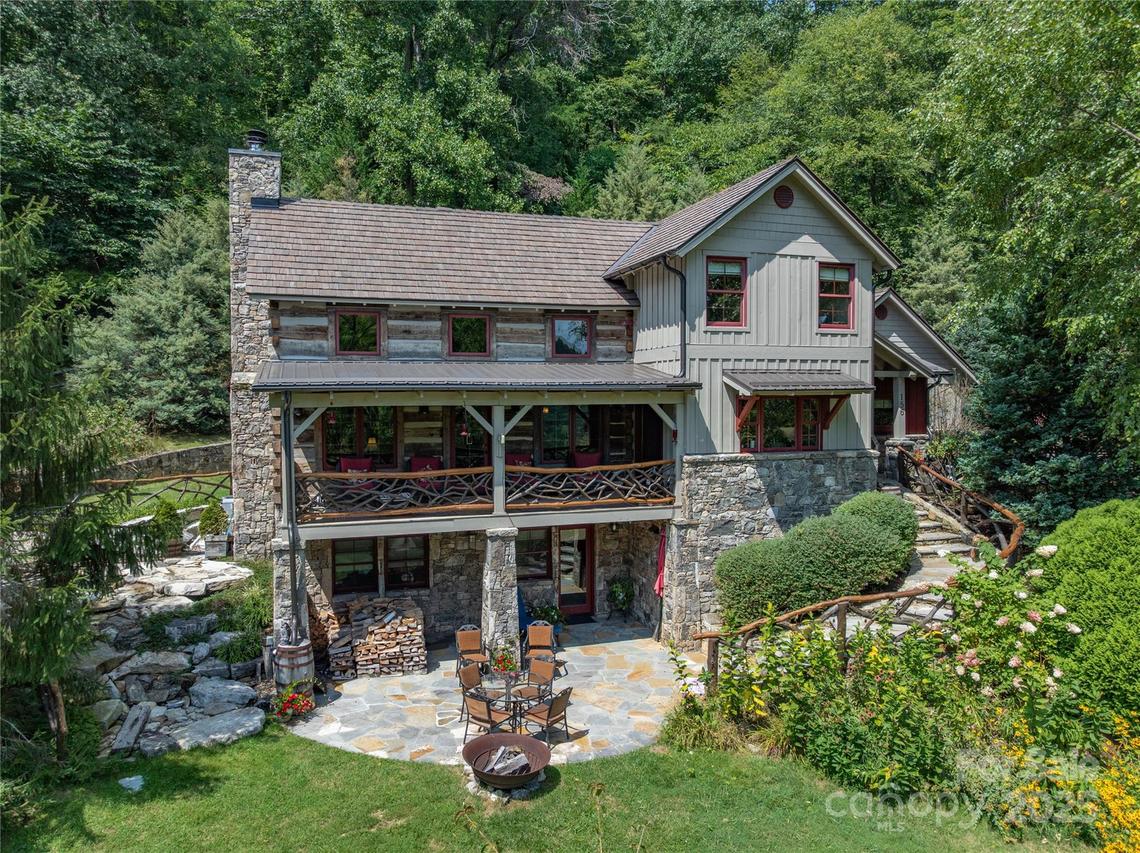 156 Whisper Mountain Dr., Leicester, NC 28748