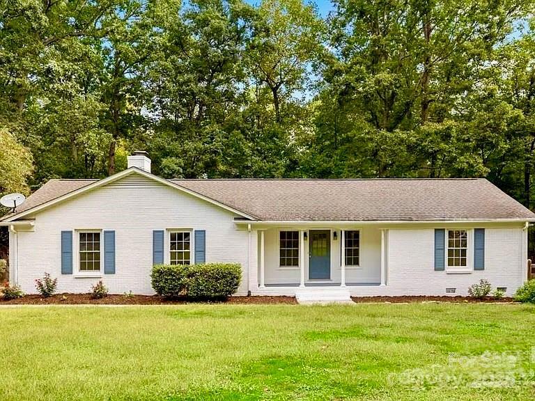 2411 Kimway Dr., Matthews, NC 28105