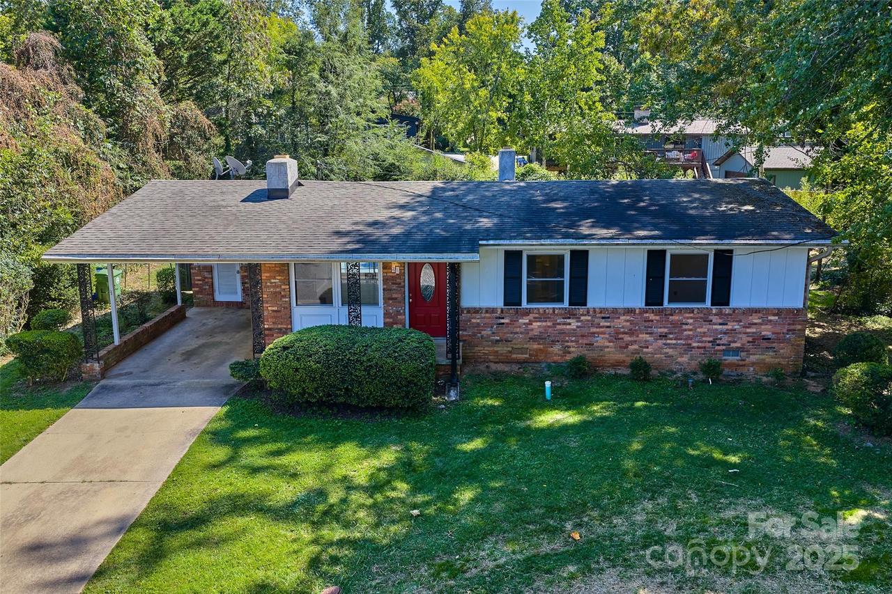 25 Imperial Ct., Asheville, NC 28803