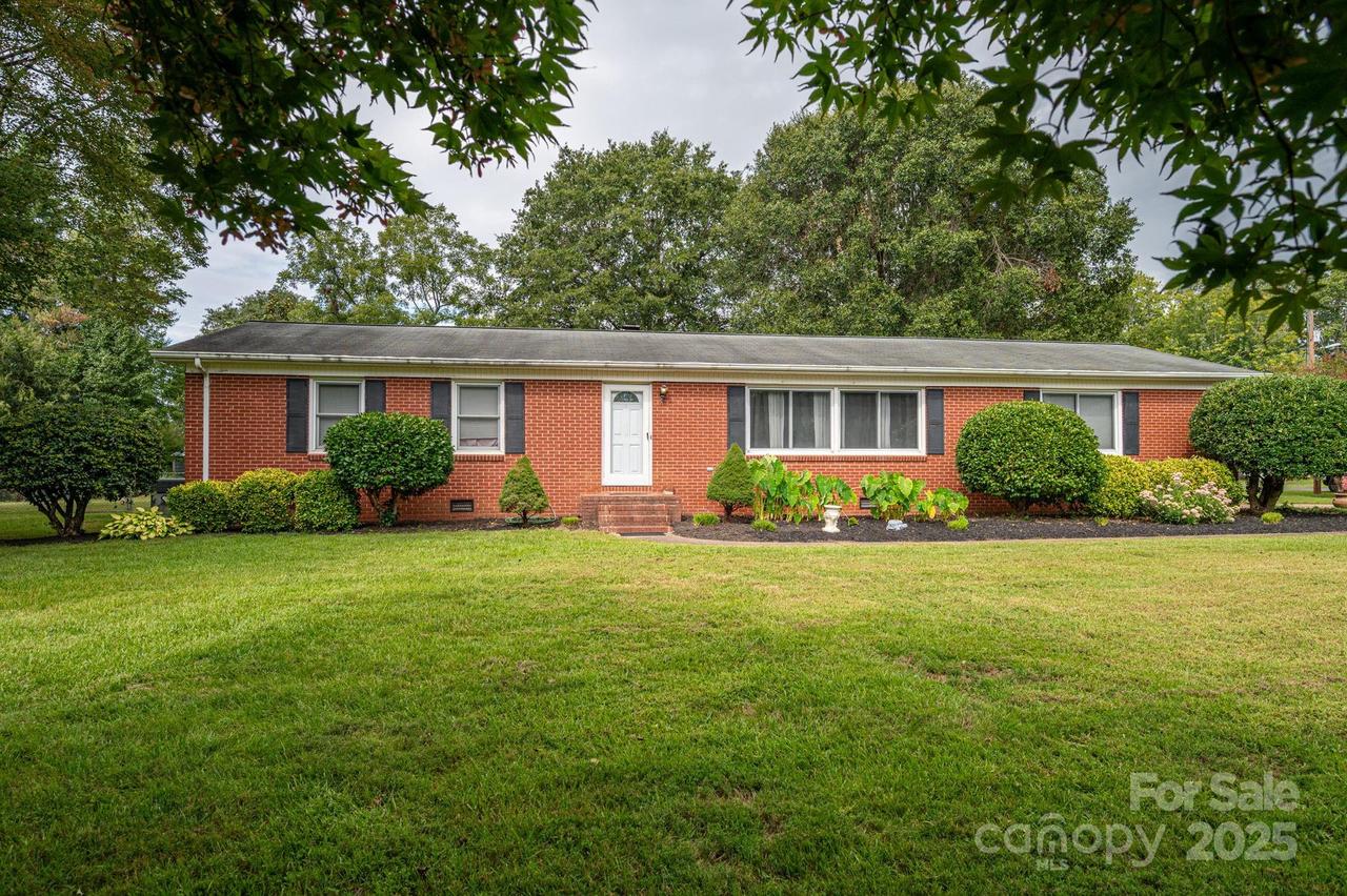 125 Woodhill Dr., Shelby, NC 28152