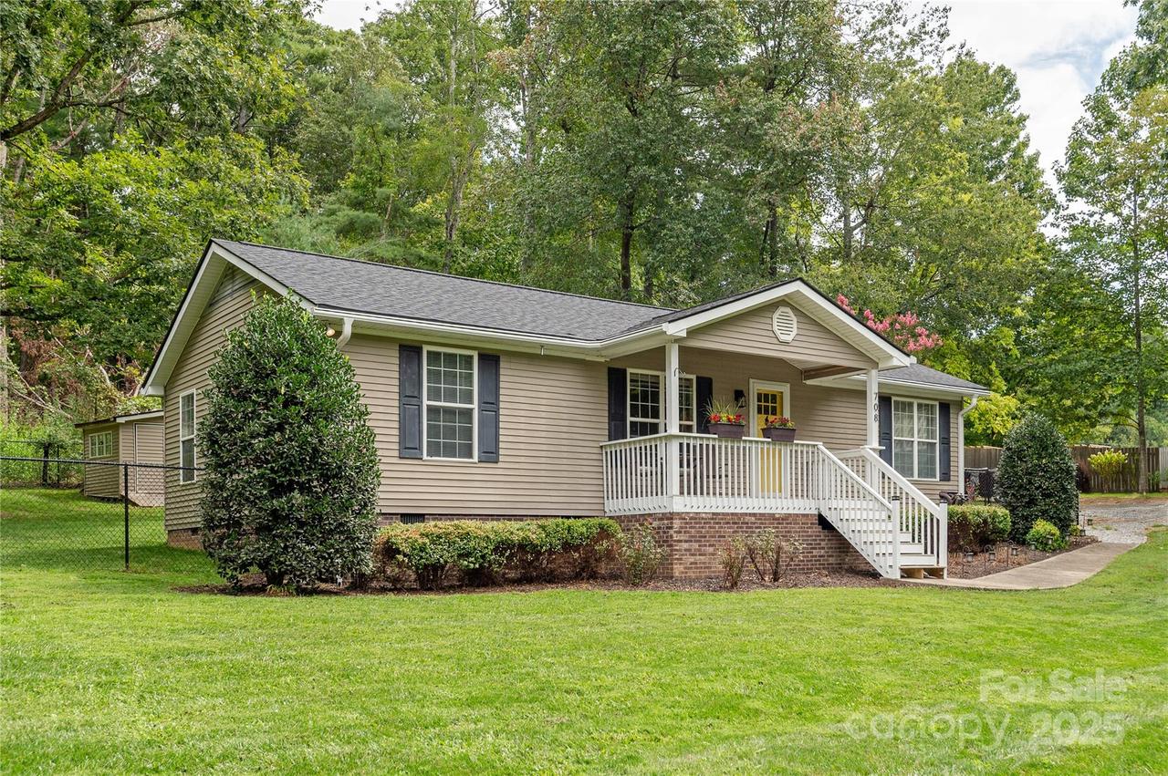 708 Stoney Mountain Rd., Hendersonville, NC 28791