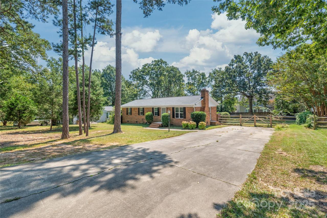 15350 Catawba Cir., Matthews, NC 28104