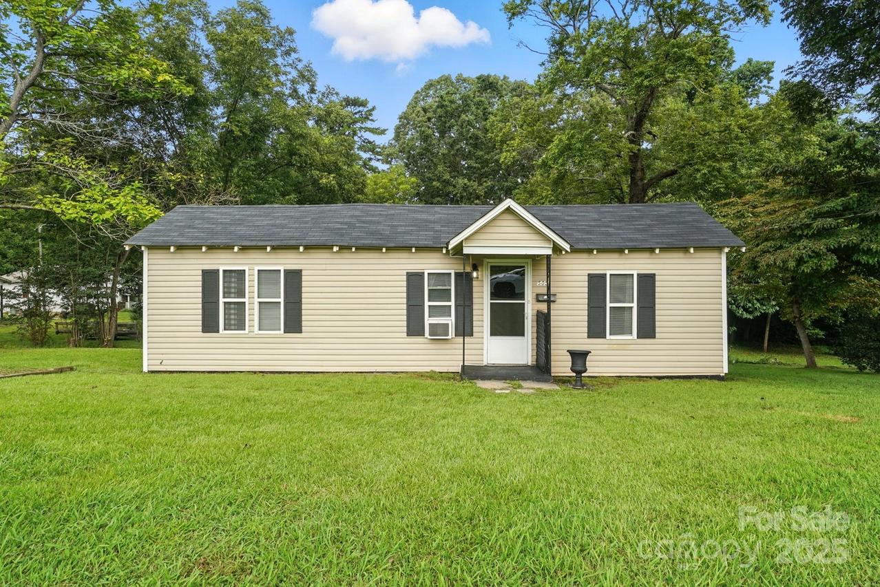 505 Park Cir., Lowell, NC 28012