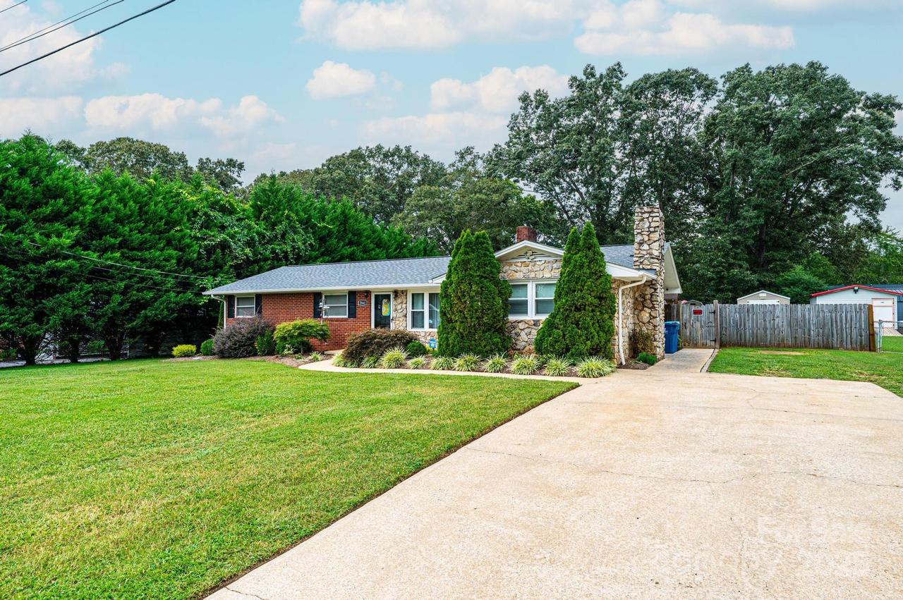 2841 21st St., Hickory, NC 28601