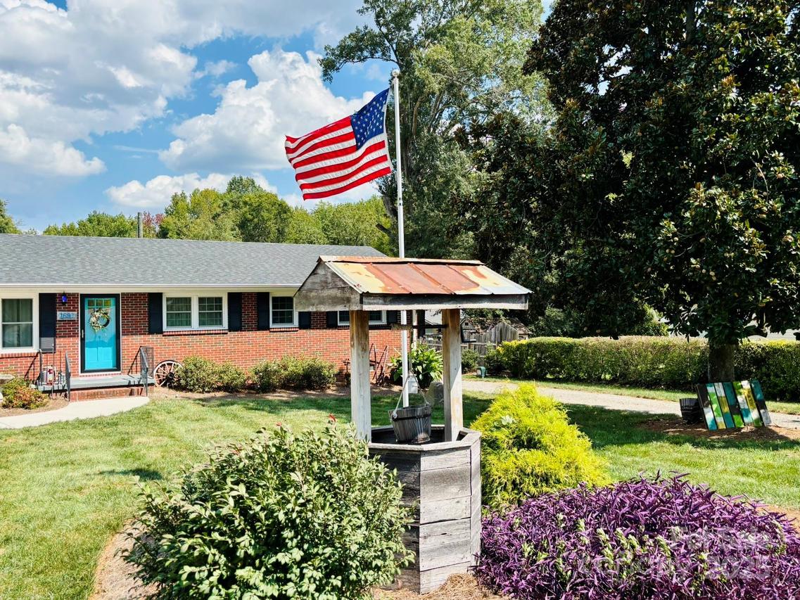 1693 Azalea Ave., Kannapolis, NC 28081