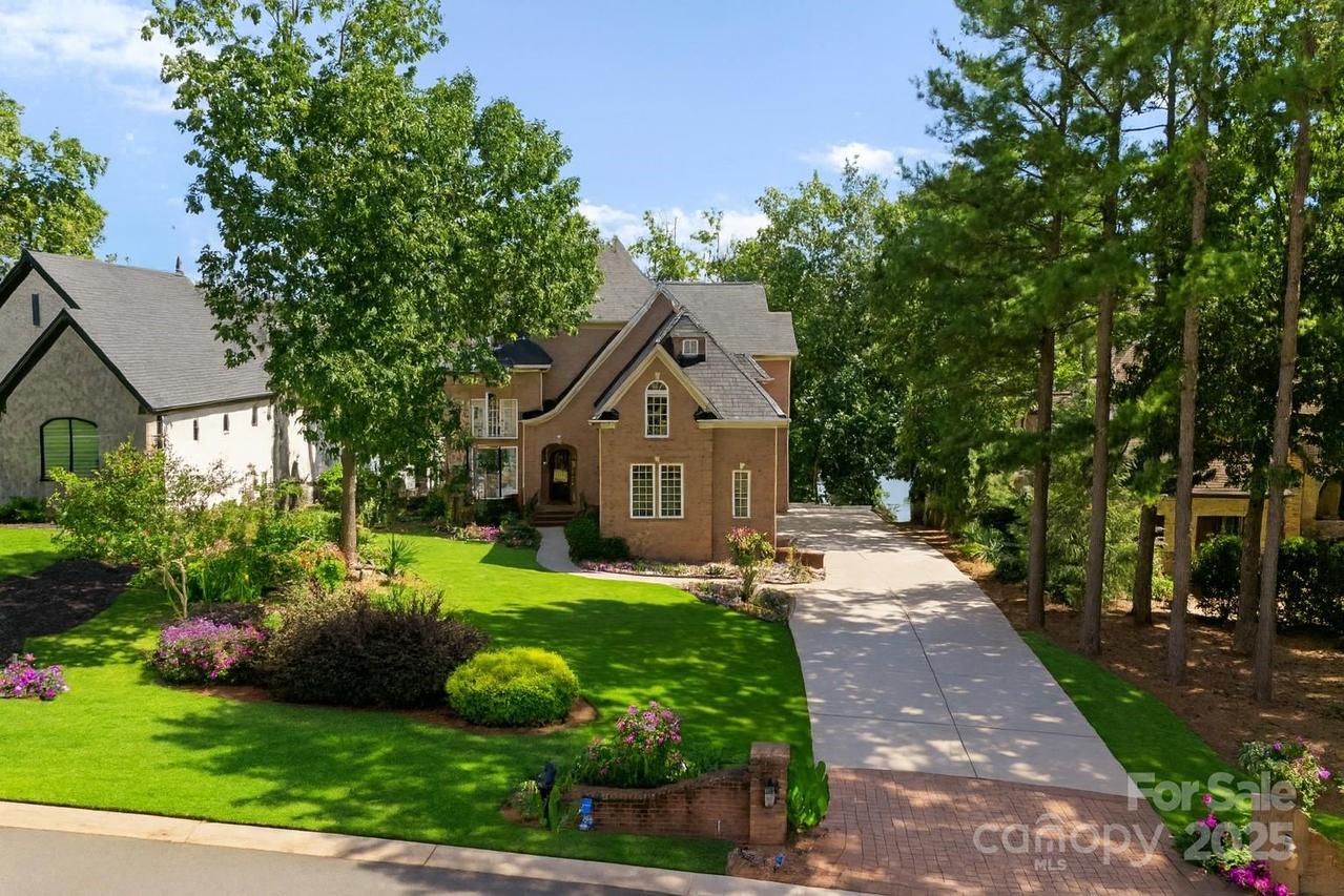 3251 Lake Pointe Dr., Belmont, NC 28012