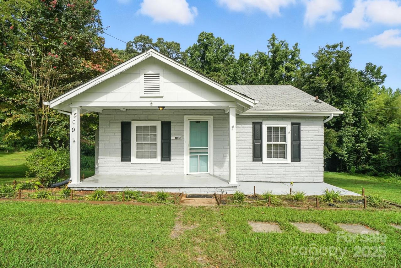 509 Park Cir., Lowell, NC 28012