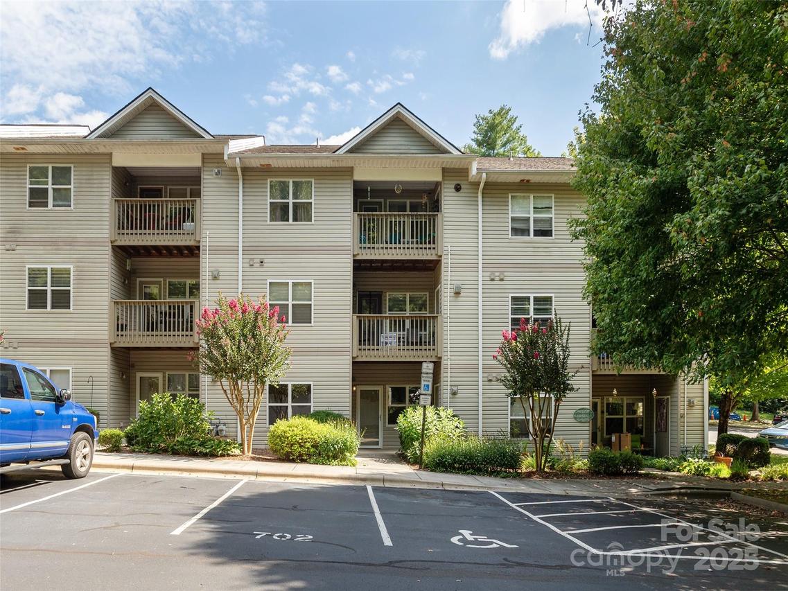 702 Carlyle Way, Asheville, NC 28803