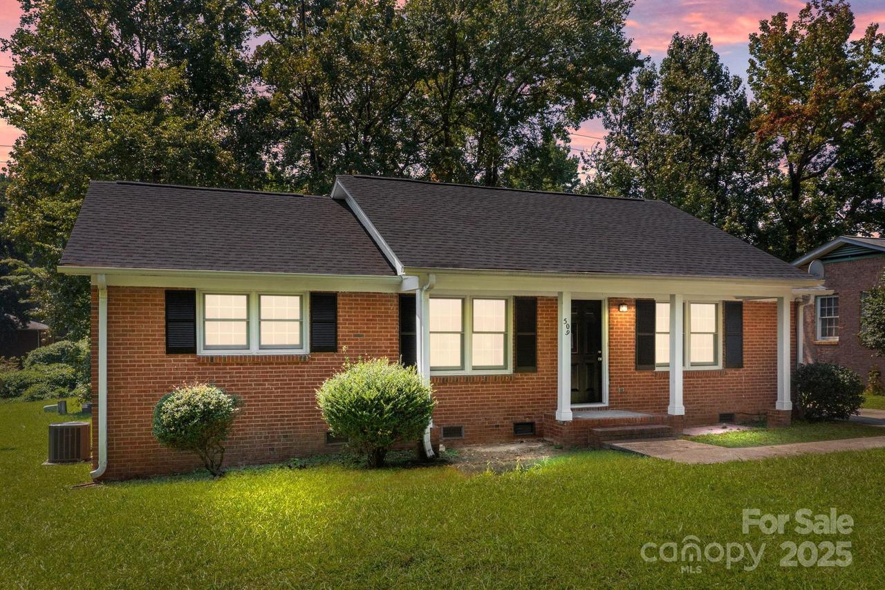 509 Scottsbrook Dr., Charlotte, NC 28213