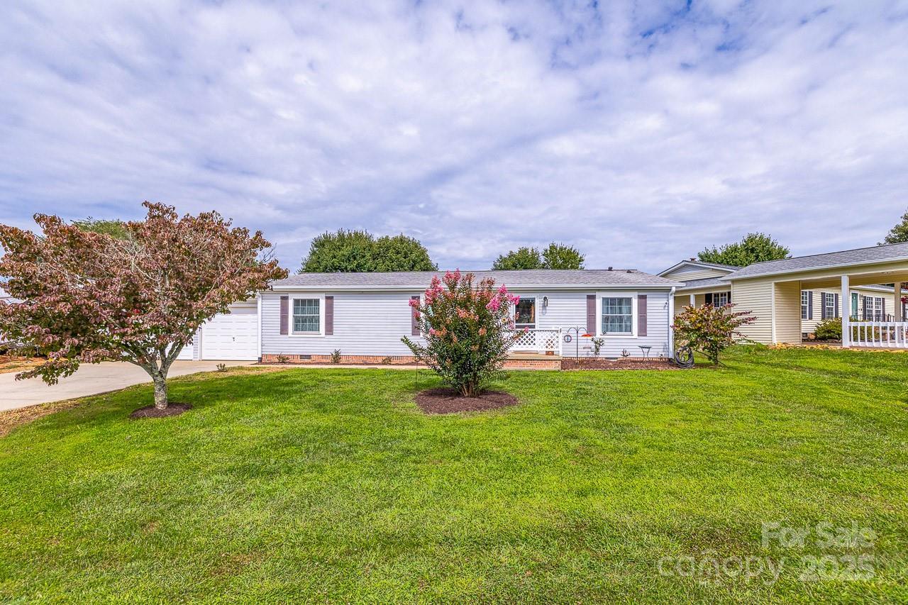 445 Riverwind Dr., Hendersonville, NC 28739