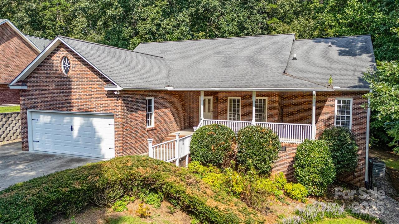 1448 Weatherwood Dr., Lincolnton, NC 28092