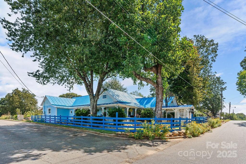 215 Cherry Mountain St., Ellenboro, NC 28040