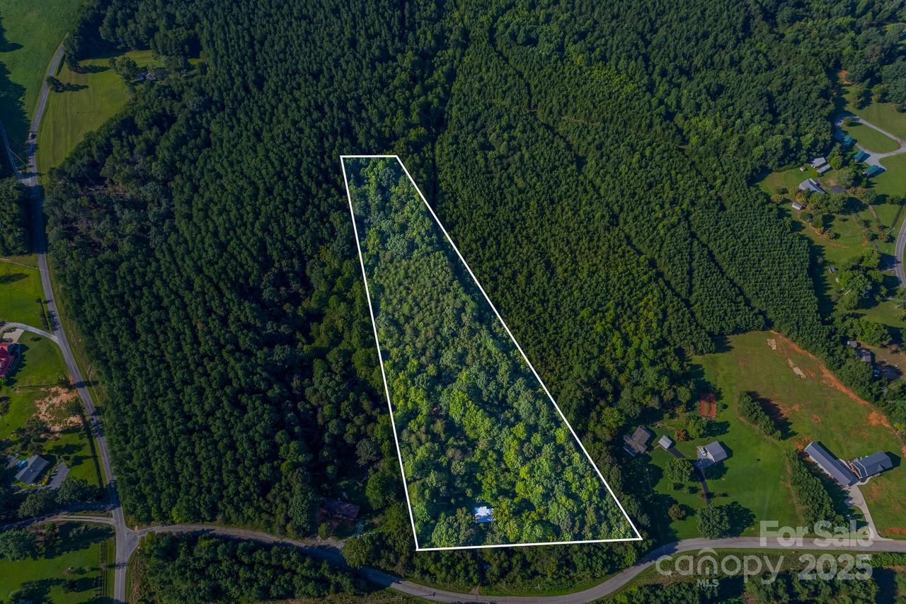 135 Medford Ln., Tryon, NC 28782