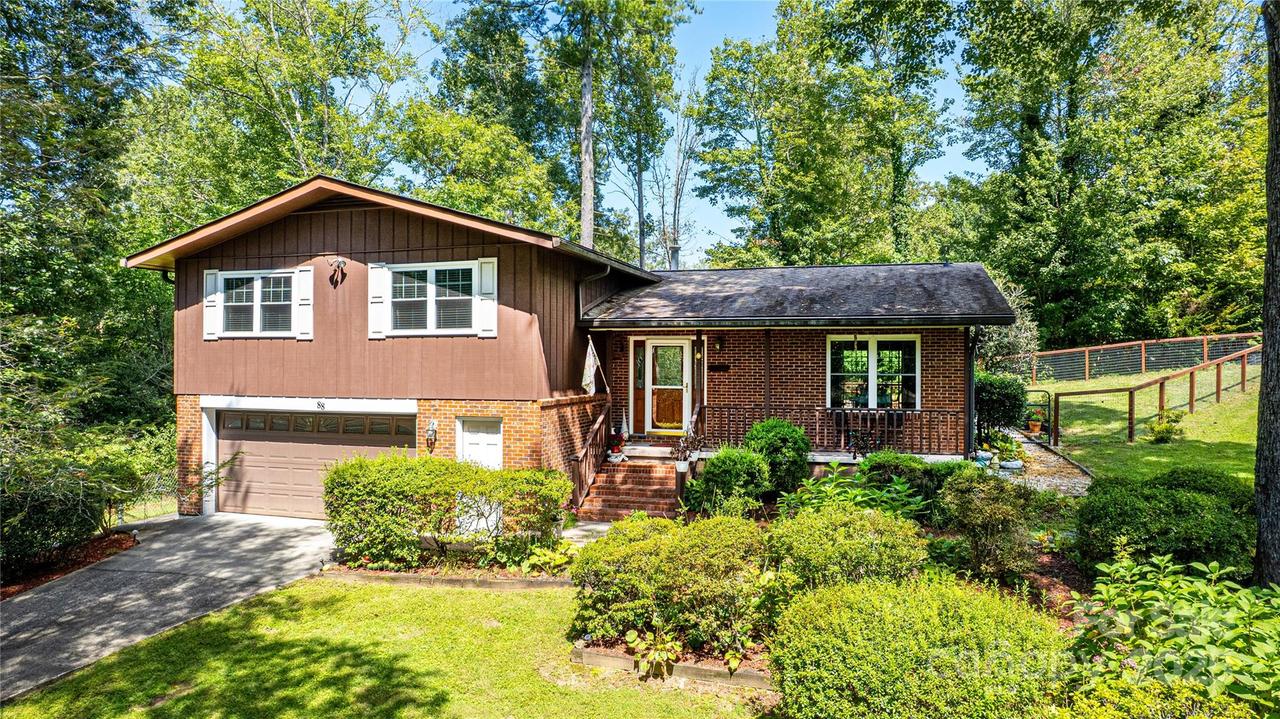 88 Hosta Ln., Brevard, NC 28712