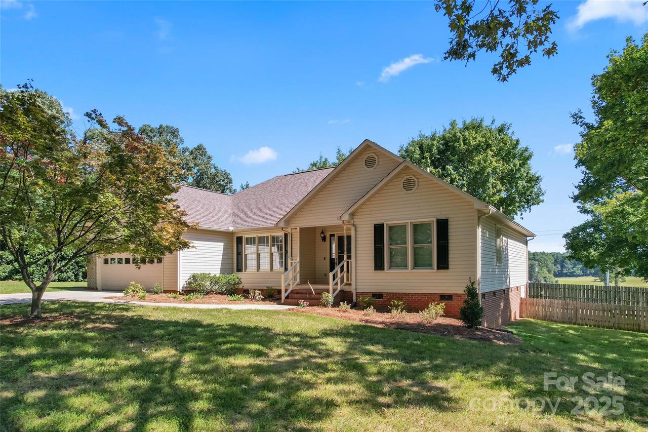 1706 Whitney Ln., Salisbury, NC 28146