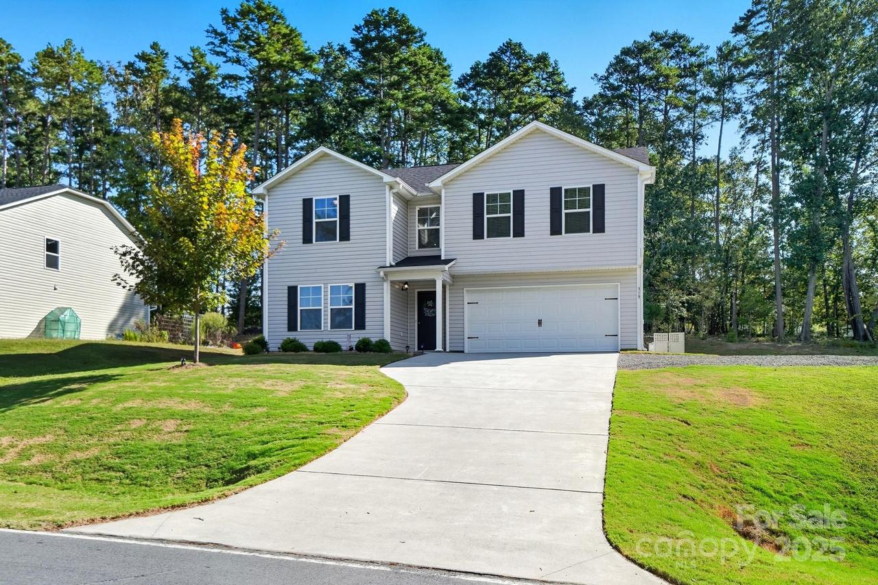319 Shoreline Dr., New London, NC 28127