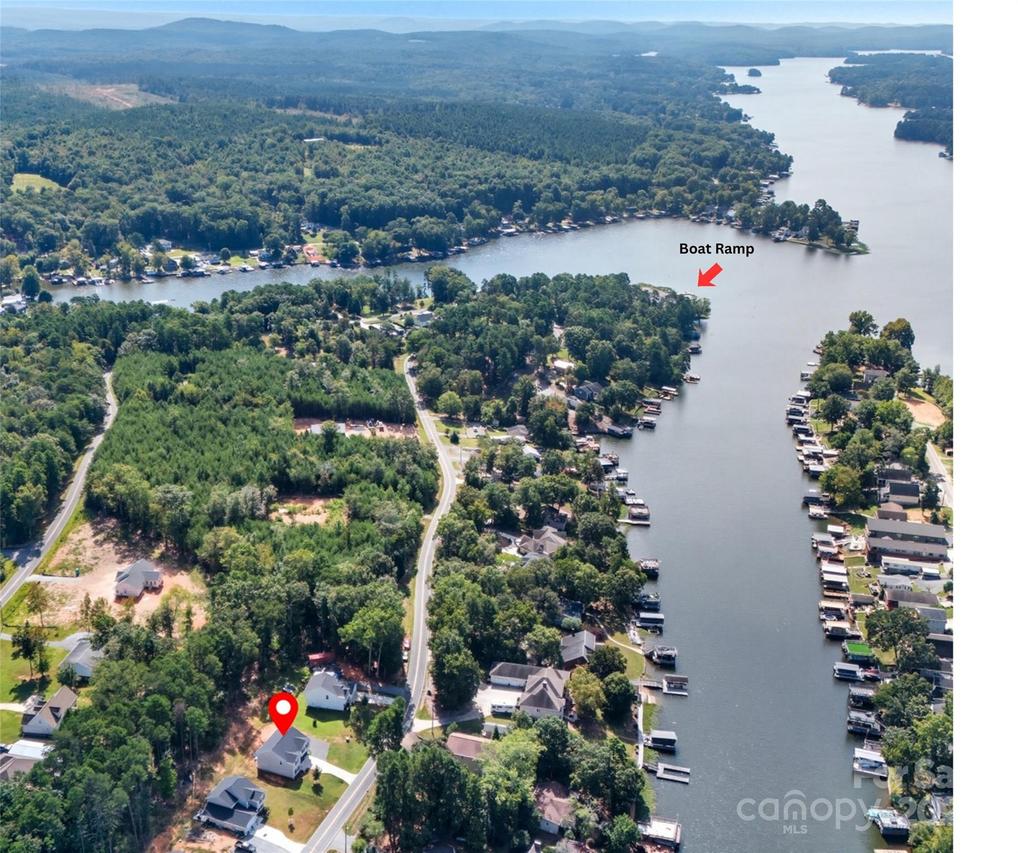 319 Shoreline Dr., New London, NC 28127