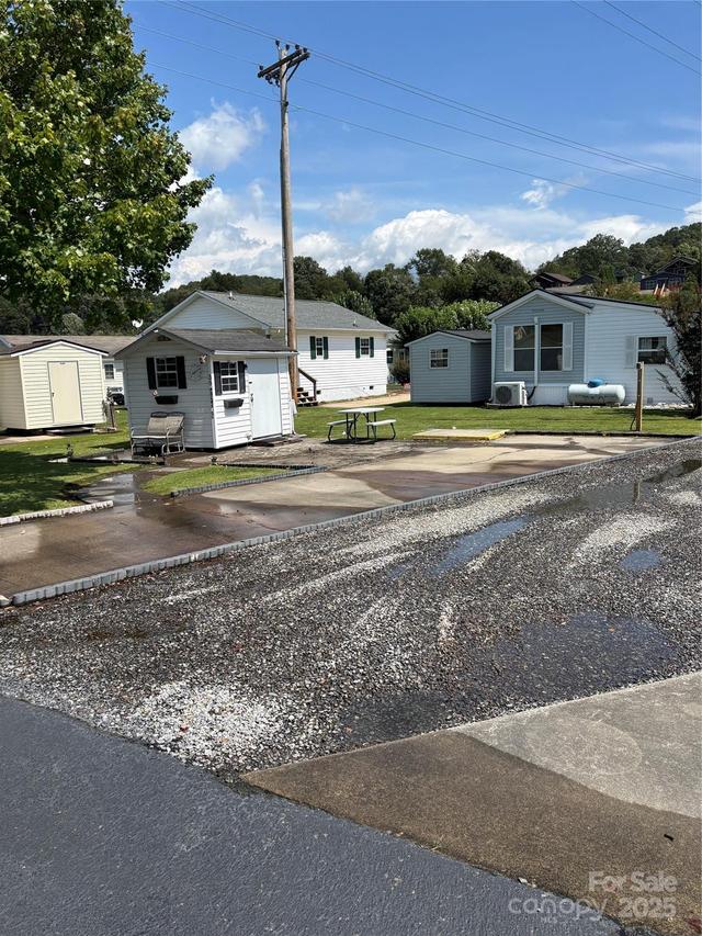 39 Polka Ln., Waynesville, NC 28785