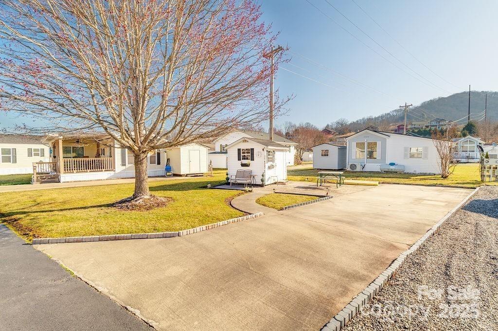 39 Polka Ln., Waynesville, NC 28785