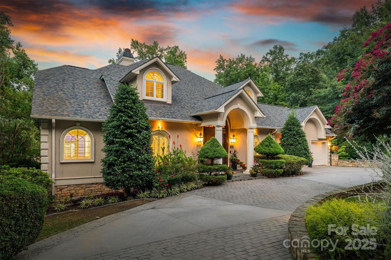 1779 8th Street Dr., Hickory, NC 28601
